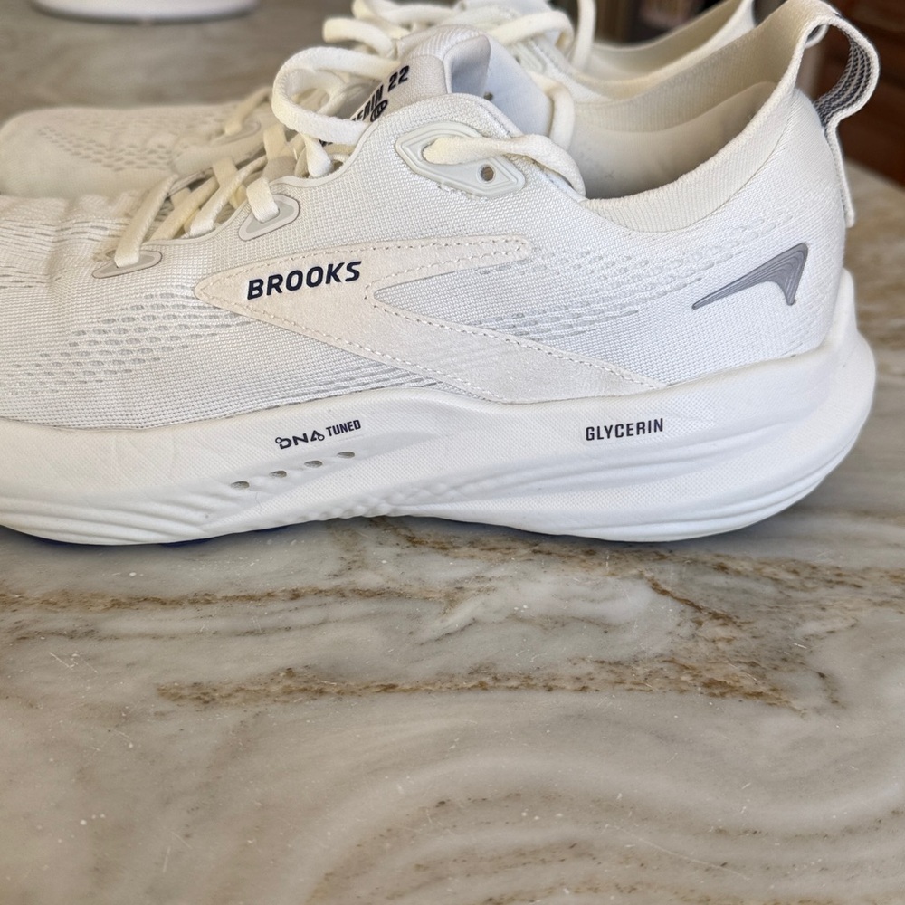 Brooks Women’s Glycerin 22 running shoes in white - Picture 8 of 8